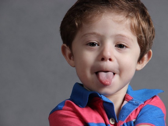 Košana, sišana, speršana un cita veida izaicinoša bērna uzvedība