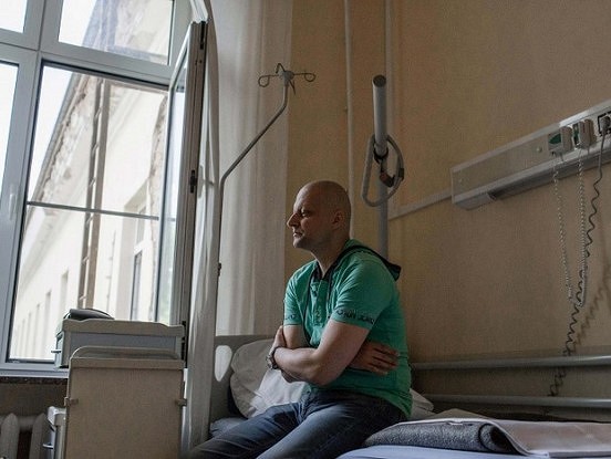 “Vēzis vispirms apēd tos, kuri neko nedara,” onkologs Andrejs Pavļenko atklāj savu pieredzi cīņā ar vēzi