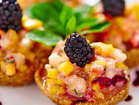 Svaigēdāju augļu salāti groziņā