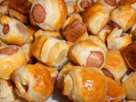 Cīsiņi kārtainajā mīklā