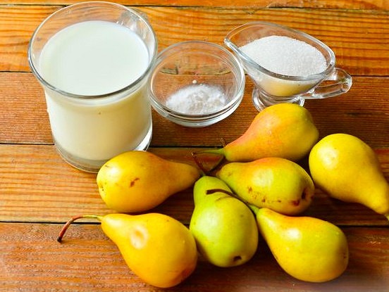 Iebiezinātais piens ar bumbieriem