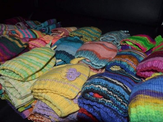 Nepieciešamas zeķītes, cepurītes, sedziņas priekšlaikus dzimušajiem bērniņiem.