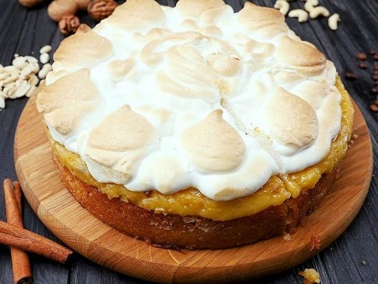 Citronu torte ar bezē