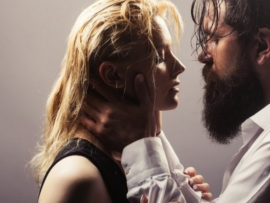 Jāciena vienam otru!