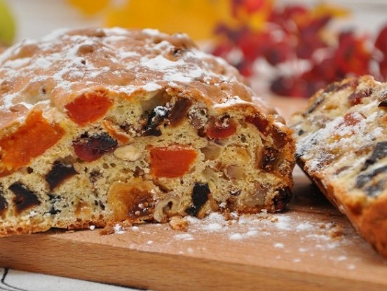 Kēkss ar žāvētiem augļiem