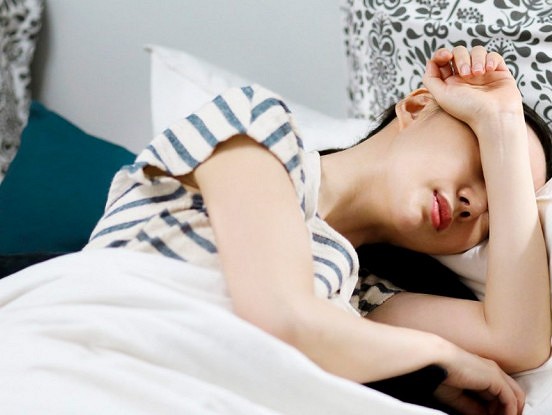 Kāpēc daži cilvēki aizmieg kā atbildes reakcijā uz stresu?