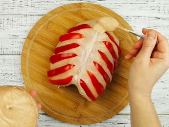 Krāsnī cepta vistas krūtiņa