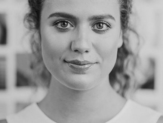 Pētījumi pierāda: jo vecāki mēs kļūstam, jo introvertāki kļūsim