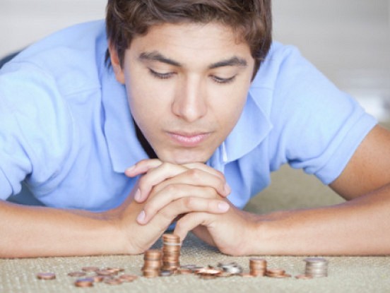 Vai pieaugušajam bērnam ir jādod nauda ģimenes vajadzībām?