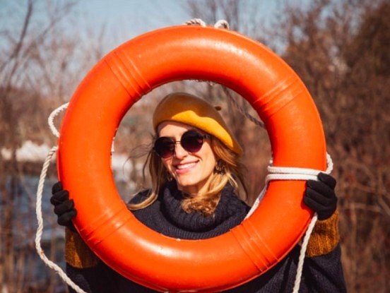 10 drosmīgi vientuļas sievietes principi, kura nekaunas par to, ka viņai nav vīrieša