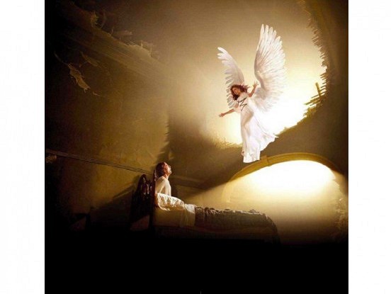 Kādi mirušie radinieki var kļūt par dzīvo sargeņģeļiem, un kā saprast, ka tuvais cilvēks jūs tagad sargā (3 drošas pazīmes)