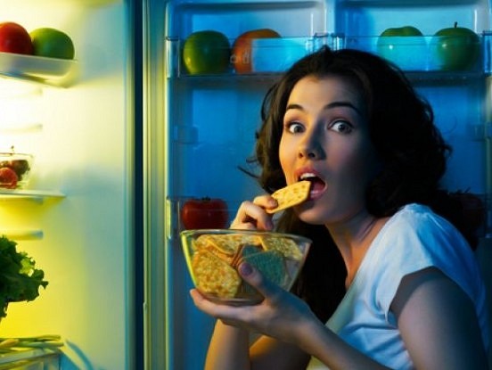 Deviņi produkti, kurus apēdot pirms miega, nenodarīsiet pāri savai figūrai