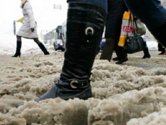 Kā pasargāt apavus no sāls: vienkāršas receptes ādai, zamšādai un nubukam