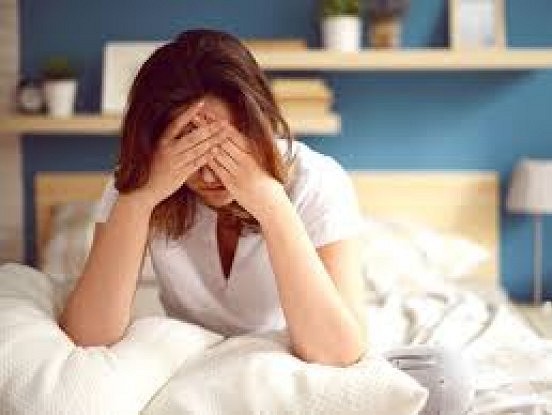 10 iemesli, kāpēc jūs jūtaties emocionāli iztukšots un ko jūs varat darīt, lai sev palīdzētu