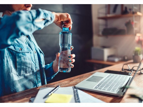 Kā paglābt klēpjdatoru,  ja uz klaviatūras ir ticis ūdens