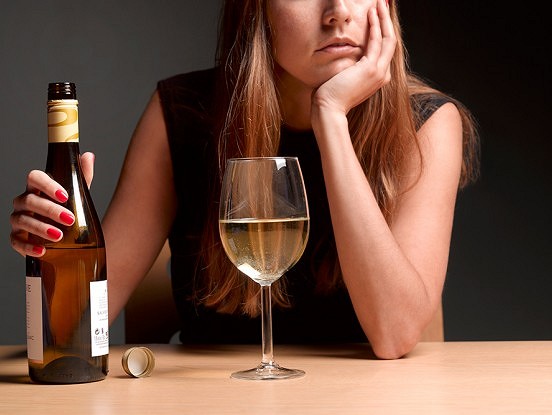Šokējoša patiesība par alkoholu: padomājiet, vai jūsu izdzertā vīna glāze ir tā vērta?