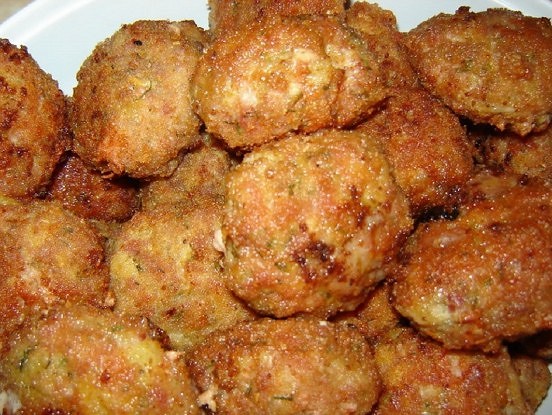 Kā pagatavot gardas frikadelītes, neizmantojot gaļu? Vajadzēs tikai vienu pieejamu sastāvdaļu!